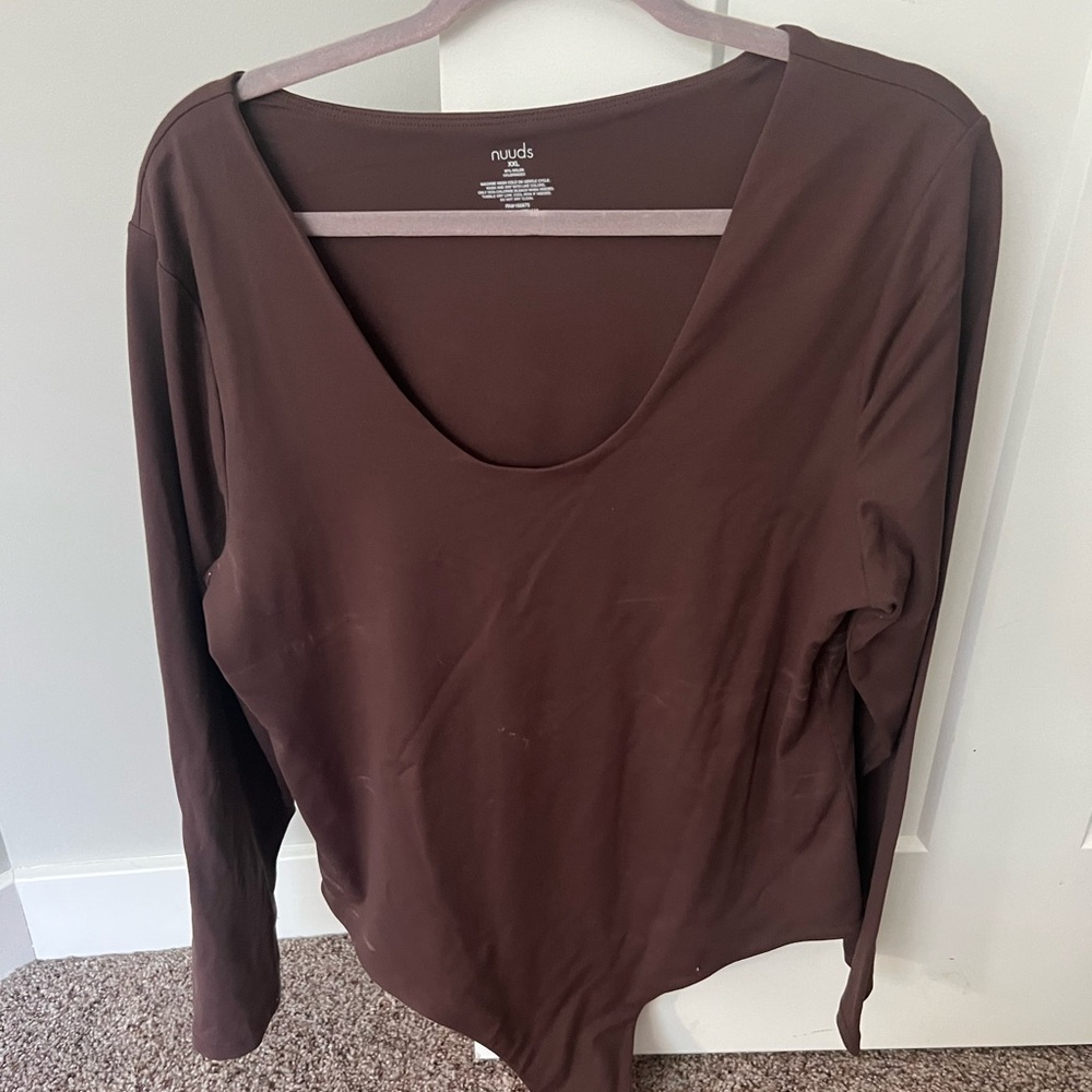 Nuuds Women's scoop neck Long Sleeve body suit coffee